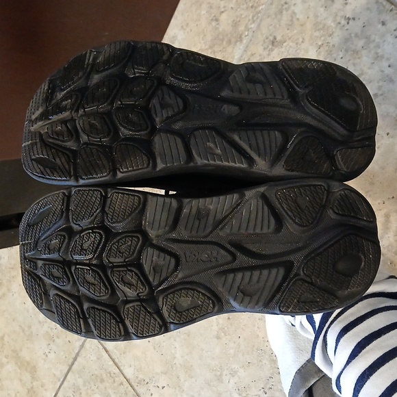 NWT Hoka Clifton 10 Women’s Running Shoes All Black Hoka one Size 6B - Picture 6 of 6